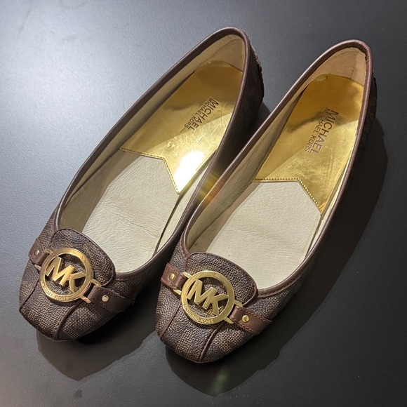 Women’s size 9.5 M | Michael Kors | Brown flats with Gold Emblem - Picture 1 of 10